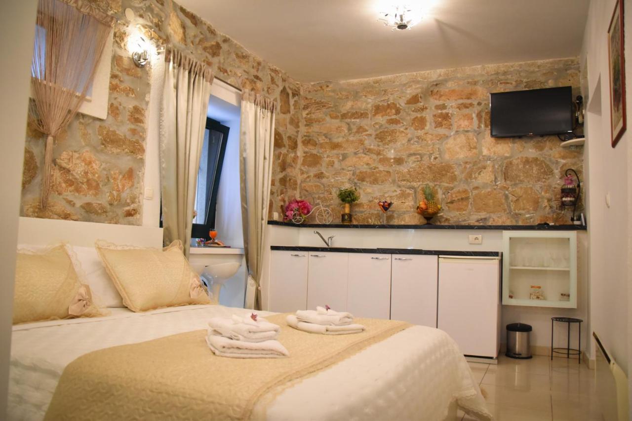 Apartments Bepina- 5 Mins From The Center Split Bagian luar foto