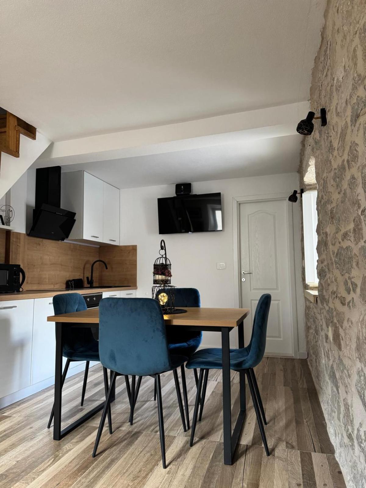 Apartments Bepina- 5 Mins From The Center Split Bagian luar foto