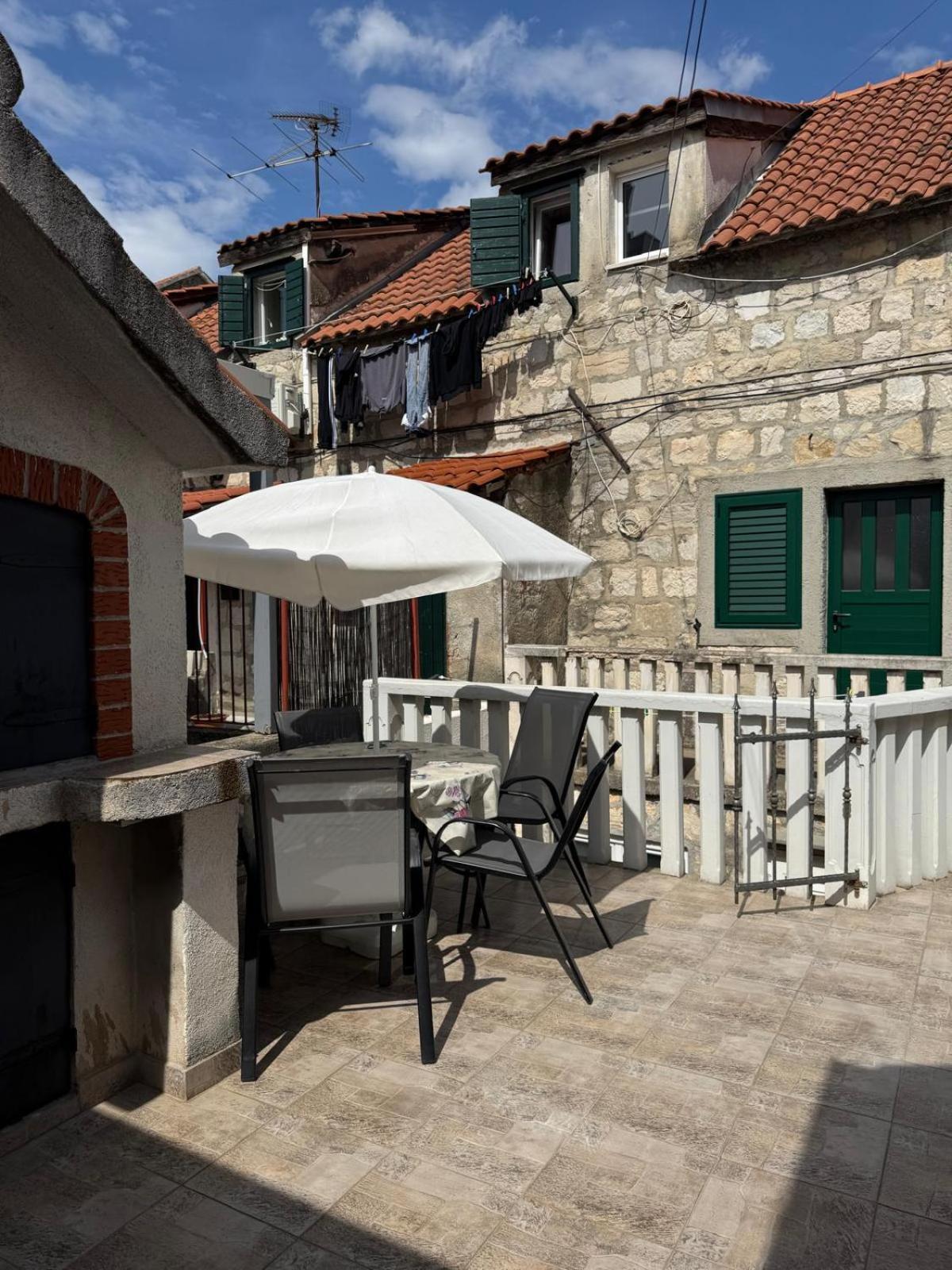 Apartments Bepina- 5 Mins From The Center Split Bagian luar foto