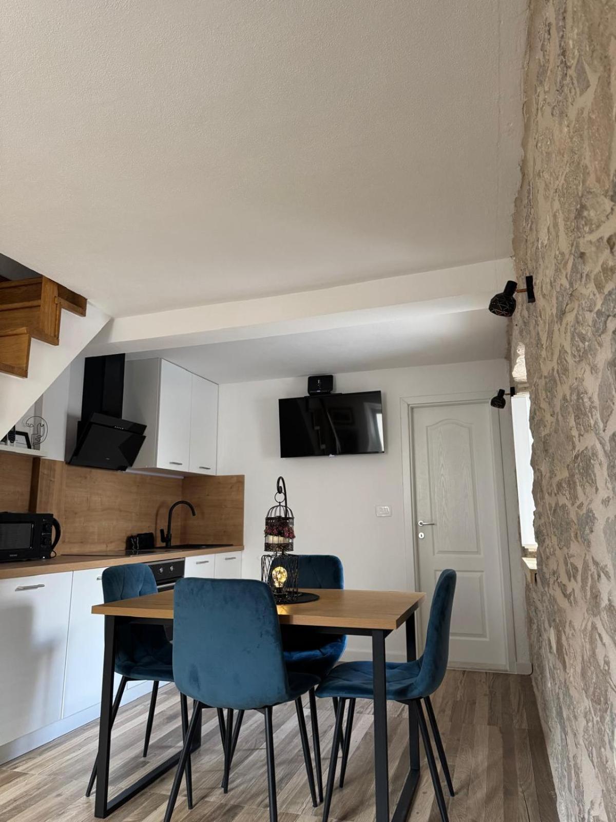 Apartments Bepina- 5 Mins From The Center Split Bagian luar foto