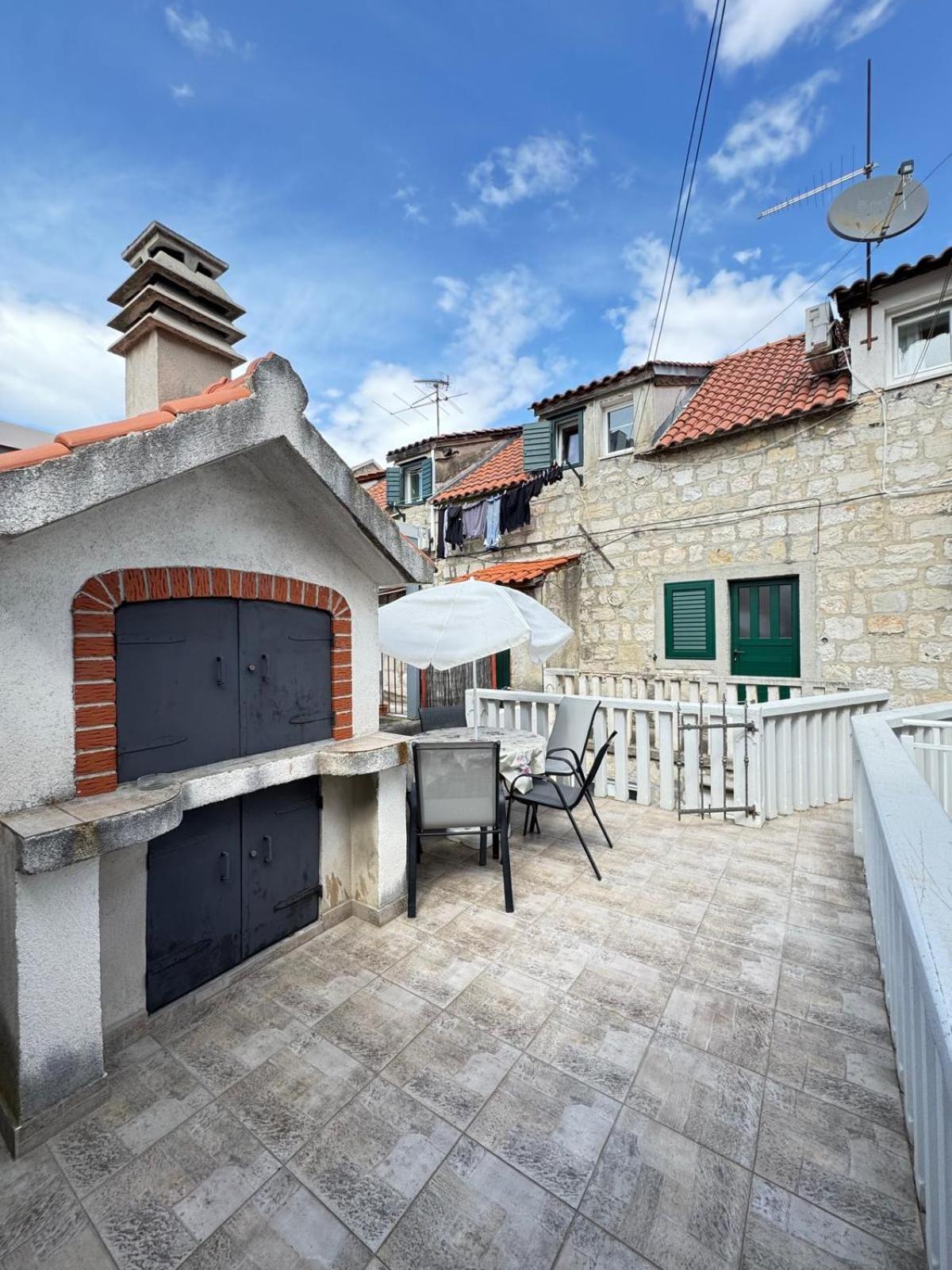 Apartments Bepina- 5 Mins From The Center Split Bagian luar foto